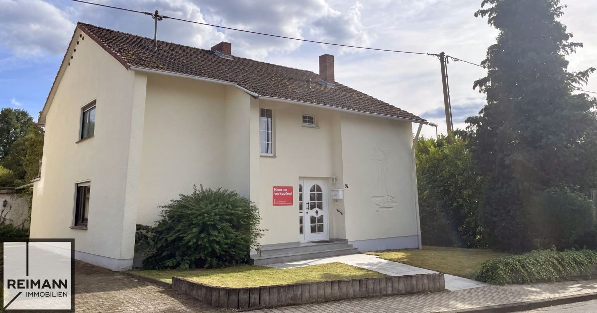 Zweifamilienhaus mit großem Garten und zusätzlichem Bauplatz