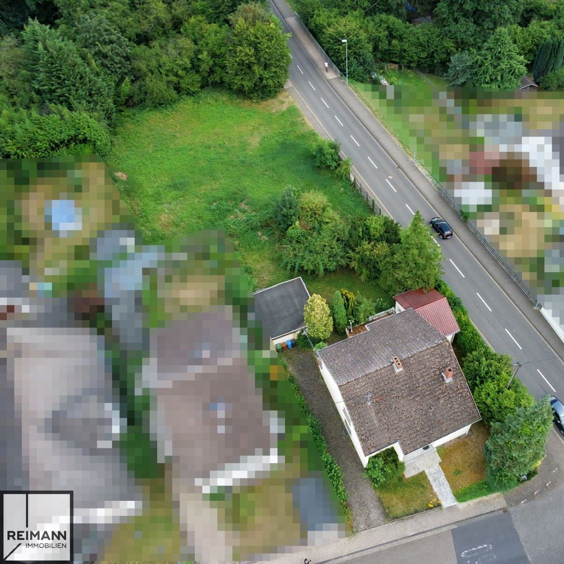 Zweifamilienhaus auf 2.033 m² Grundstück mit zusätzlichem Bebauungspotenzial